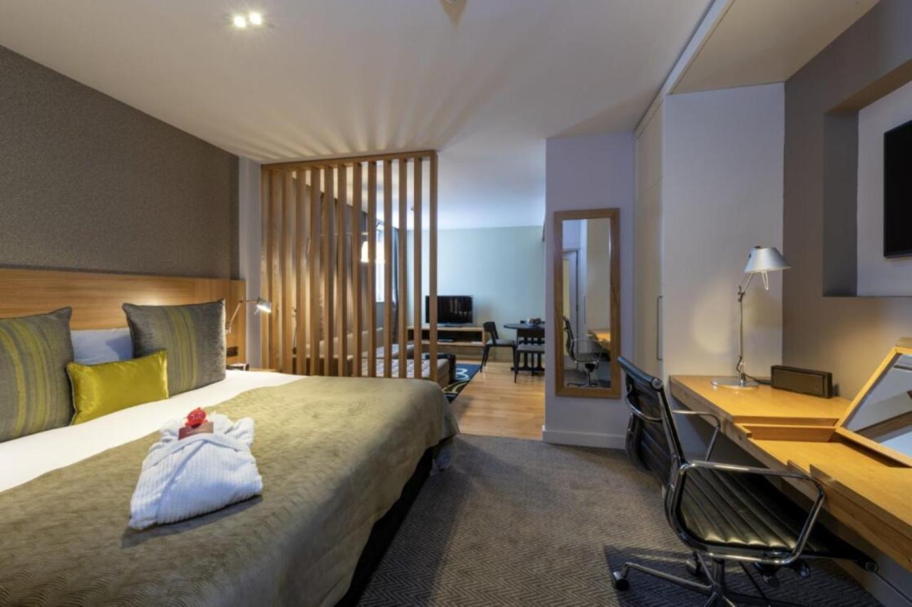 Junior Suite with Club Lounge Access,1419941733:JPEG