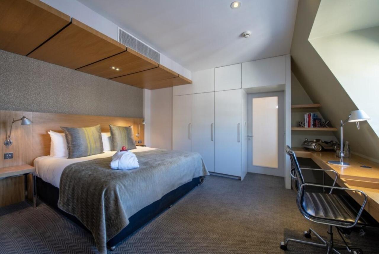 Master Suite Club Lounge Access