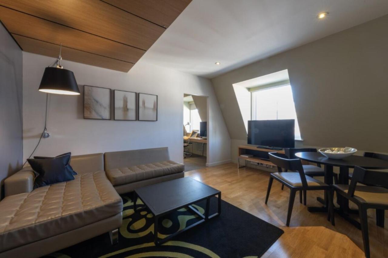 Master Suite Club Lounge Access