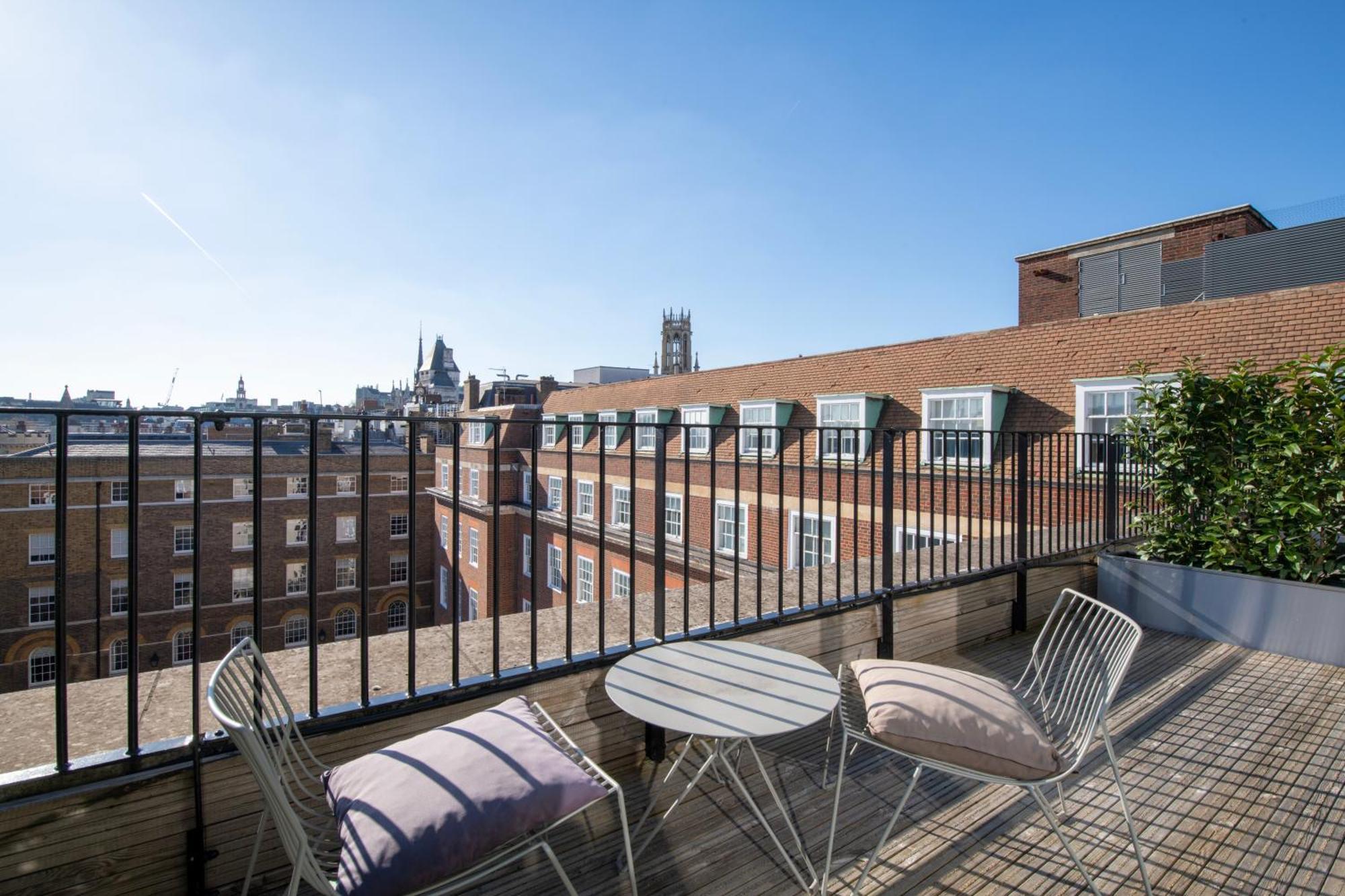 Junior Suite Club Lounge Access Balcony